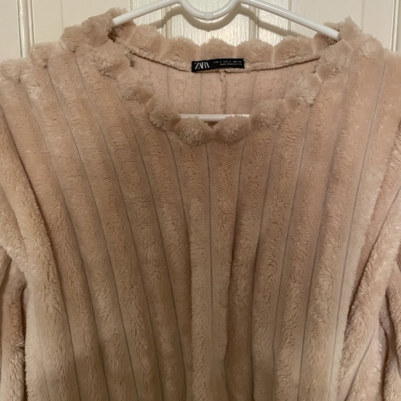 Zara Sweater - Picture 2 of 3
